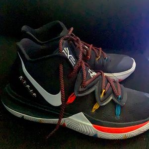 Nike Men’s Kyrie ‘Friends’ Athletic Shoe Size Men’s 11.5